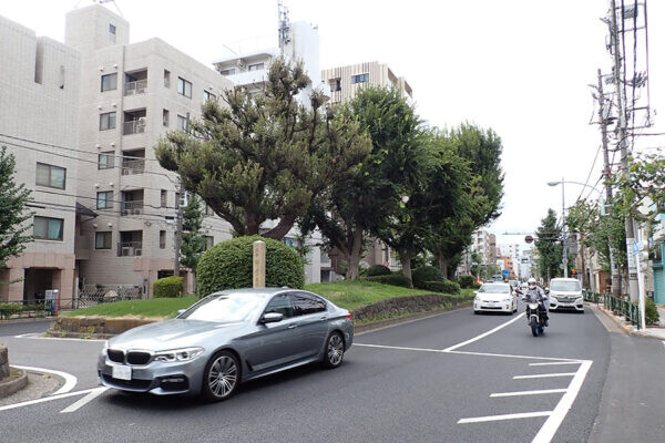 道路建設で「史跡が出てきた！」そのときどうした？ 壊さず“豪快に避けた”道たち