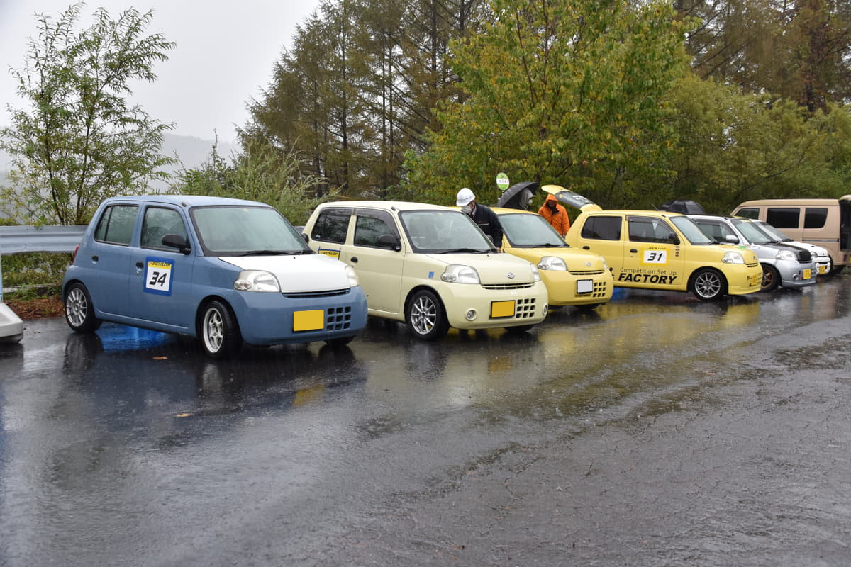 ダイハツ エッセだけのワンメイクレース ウェット路面のヒルクライムを攻めまくる Ajec Auto Messe Web 自動車情報サイト 新車 中古車 Carview