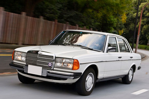 昭和クラシックなベンツ「W123」に試乗！「最善か無か」をひたすら実践した滋味深い走りとは【旧車ソムリエ】