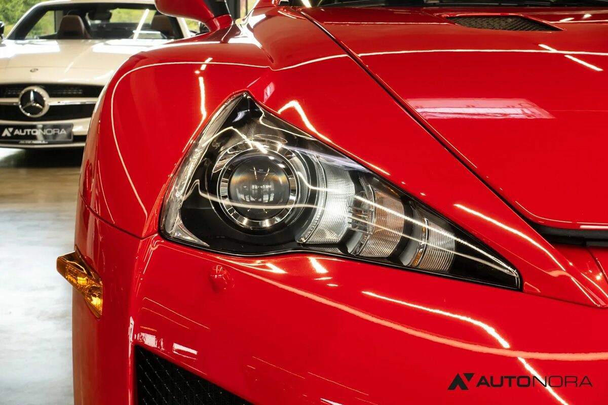 驚愕「1億円超え」のレクサス「スーパーカー」現る!? すべてが超ド派手な「LFA 真っ赤仕様」 走行距離4100kmの超極上仕様とは