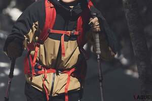 “優れた防水透湿機能”を発揮！ 岩場や木の枝からのダメージにも強い“耐久性とストレッチ性”を両立したカリマー発「防水シェルジャケット」の魅力とは？