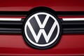 生誕50周年で大改良「新型ゴルフ」は新採用の光るVWマークだけでも選びたくなる