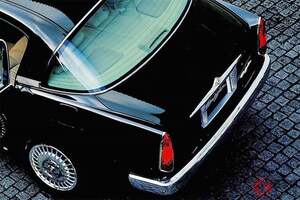 トヨタの「ちいさな“超”高級車」に注目！ “斬新ドア”×匠が手がけた「超“美麗”」ボディがカッコいい！ 25年ルール適用で「海外流出」も危惧される“日本の宝”「オリジン」とは