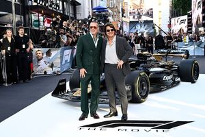 お盆休みにどうでしょう？　映画『F1／エフワン』だけじゃない。”イッキ見”人気モータースポーツ作品まとめ