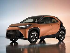 トヨタ “最小クラスのハイブリッドカー” 新型「アイゴX」に注目