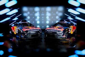 トラックハウス、2026年NASCARカップシリーズに向けレッドブルと大型契約更新。25戦で公式カラーを採用へ