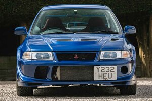 1000万円が相場!? 三菱「ランエボVI トミ・マキネン エディション」の英国仕様キャナルブルーは、たった50台…求む！ 日本からの購入者