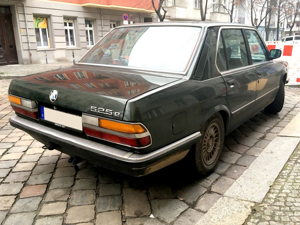 5ナンバーに収まるコンパクトさが魅力 現行3シリーズよりもコンパクトなbmwの2代目5シリーズ E28 525e に遭遇 外車王soken 自動車情報サイト 新車 中古車 Carview