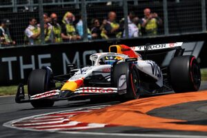 レーシングブルズのハジャー、サインツの予選妨害で3グリッド降格。チームの情報に誤り