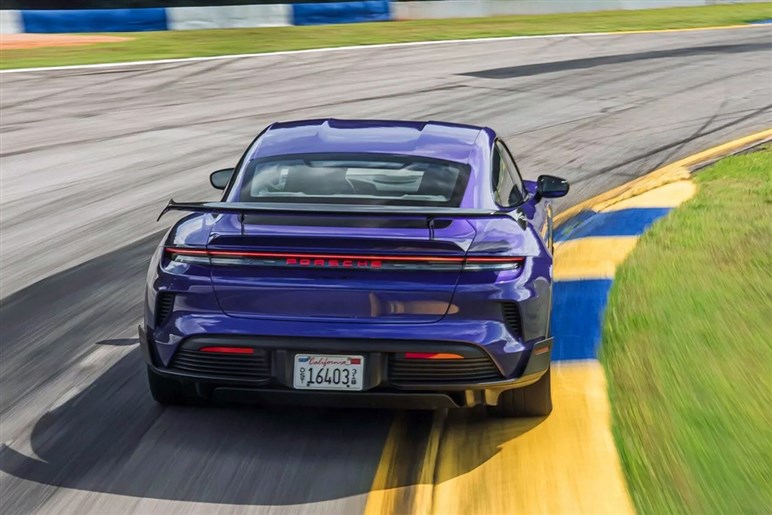 【ポルシェが本気出した】「タイカン ターボGT」が6秒差でEV最速を更新、シャオミにガチ勝負を挑む