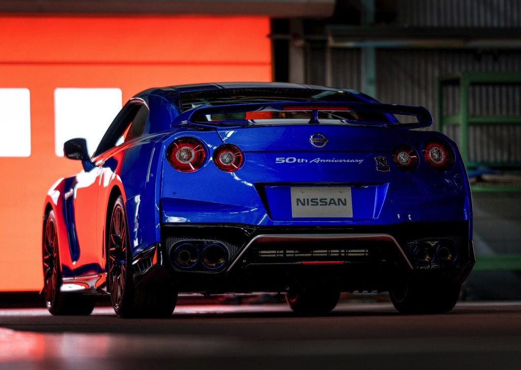 日産R35 GTR　メタリックブルー ニッサン GT-Rに北米市場専用のふたつの限定車が登場、R35型最後