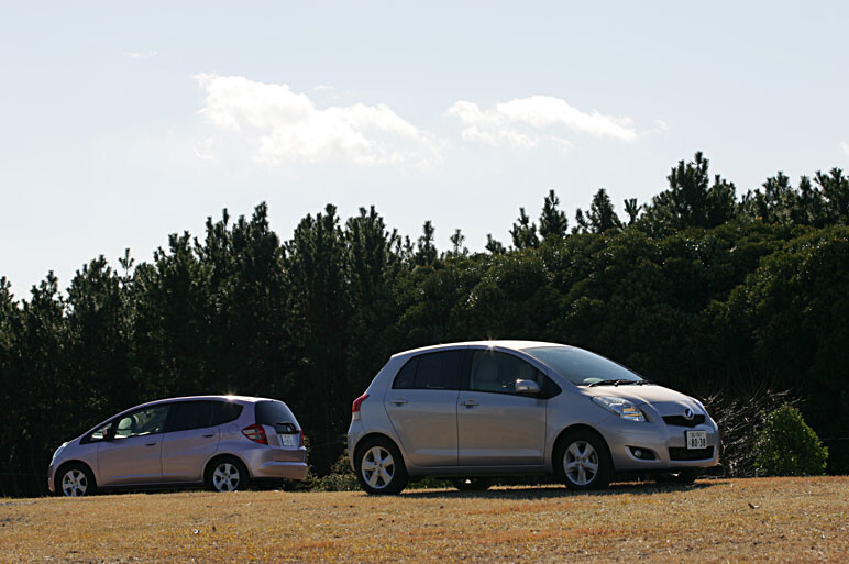 国民的コンパクト車対決 FIT vs VITZの一騎打ち!