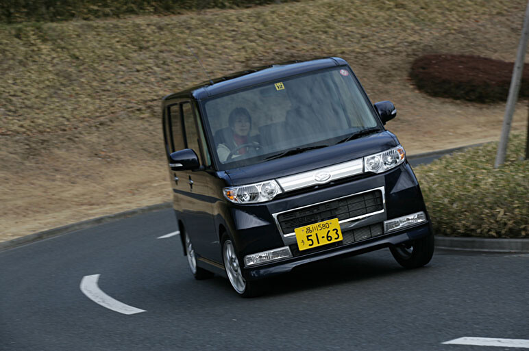 新型ダイハツ タント試乗 驚異の広さと走りをレポ