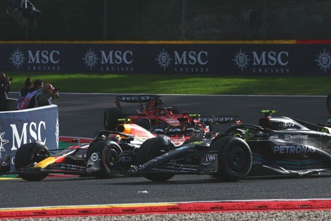 5秒ペナルティのハミルトン「ペレスとの接触はレーシングインシデントだと思う」メルセデス／F1第13戦スプリント