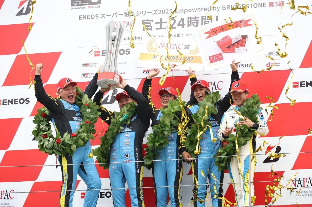 悪天候でスタートディレイから2度の中断。混乱の富士24時間はTKRI松永建設AMG GT3が初制覇｜スーパー耐久第3戦