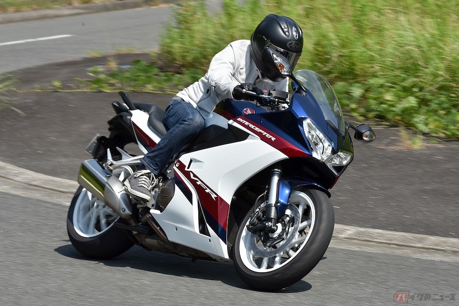 ホンダ Vfr800f に乗ると当時の記憶が不思議な程に蘇る リターンライダーkaneko S Eye バイクのニュース 自動車情報サイト 新車 中古車 Carview