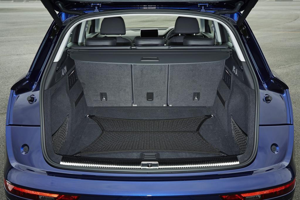 より速くて使い勝手がいいのはどっち ボルボxc60 D4vsアウディq5 Tdi 欧州プレミアムミッドサイズディーゼルsuv サイズ比較 Motorfan の写真 自動車情報サイト 新車 中古車 Carview