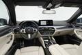 新型BMW5シリーズ発表。ハンズオフ機能付き渋滞運転支援機能を全車に標準装備