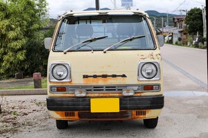 46年前のホンダ「アクティ」オーナーは26歳男子！ 幼少期から「デコトラ雑誌」が絵本代わり…330型「セドリック」や古い原付も20台弱所有している理由とは？