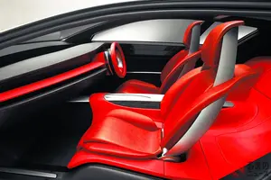 マツダ「“4人乗り”ロータリースポーツカー」に大注目！ 低燃費な「ハイブリッド」搭載＆“斬新ドア”採用！ ファンの“熱視線”集めた「マツダ先駆」とは！