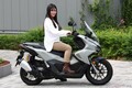 走りや機能も力強い印象マシマシ！ ホンダの軽二輪アドベンチャーモデル『ADV160』に試乗するよ～高梨はづきのきおくきろく。～