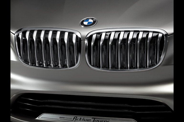 BMW初のFFミニバン！ フォト＆詳報チェック
