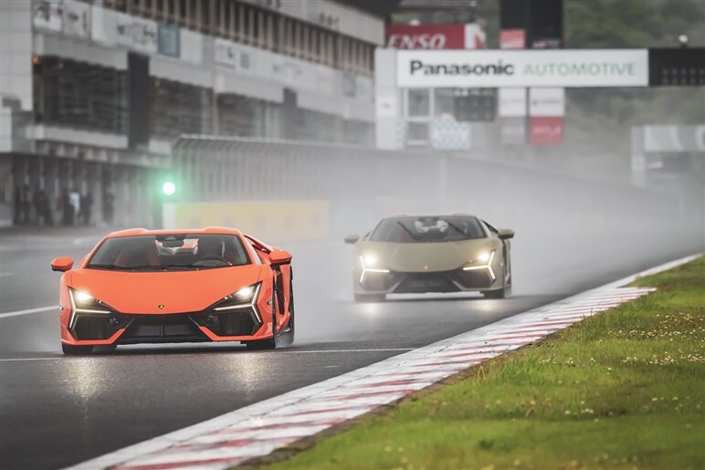 脳髄が溶ける珠玉のV12エンジンを堪能。ランボルギーニ「レヴエルト」がスーパーカーの新基準を打ち立てる