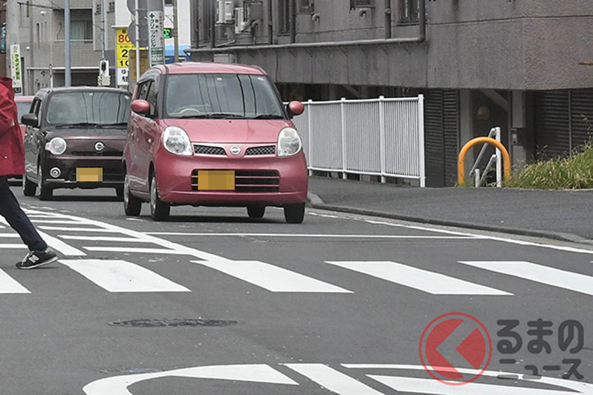 停止線からはみ出すぎ 意外と多い 白線のどの位置で止まるのが正解 横断歩道またぐのも違反に くるまのニュース 自動車情報サイト 新車 中古車 Carview