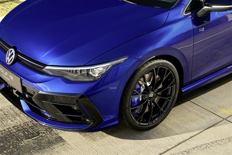 【20周年記念車オーナーに激震？】「ゴルフR“8.5”」登場。買い物もこなせる超高速ハッチ