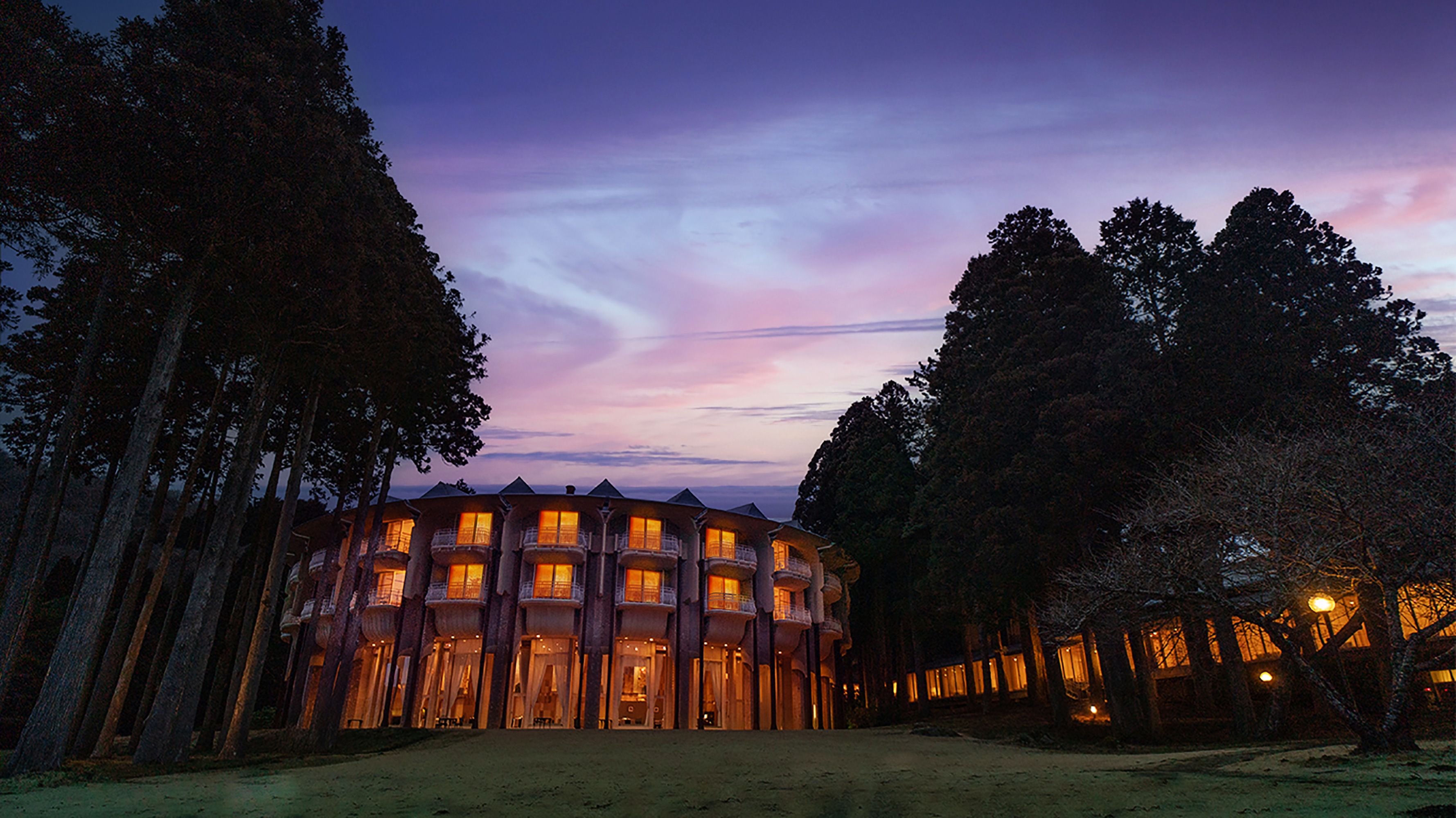 山田泰巨が案内！ 村野藤吾や渡辺仁が手掛けた泊まれる名建築ホテル──特集：自分磨きの夏旅へ