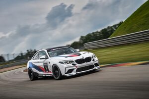 レース車両やメカニック作業を間近で体感！BMW＆MINI Racing開催