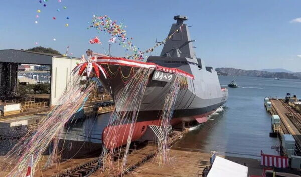 海自の「最新ステルス艦」が“本州最北”に配備！ ベテラン艦が多い基地に久々の新顔