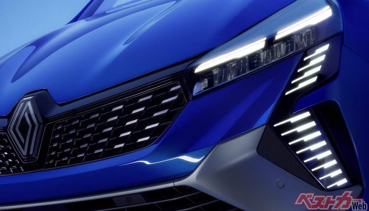 爆イケフェイス!!　新型ルーテシア燃費アップして内装の本気度もスゴい