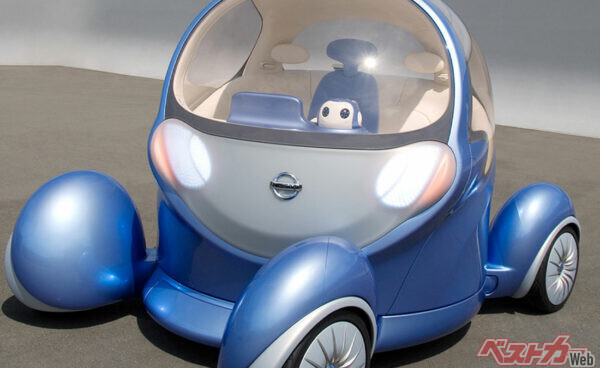 まだスマホすら普及途上だった時代に「クルマと会話する未来」を提示するとは…日産PIVO2は凄いやつだった