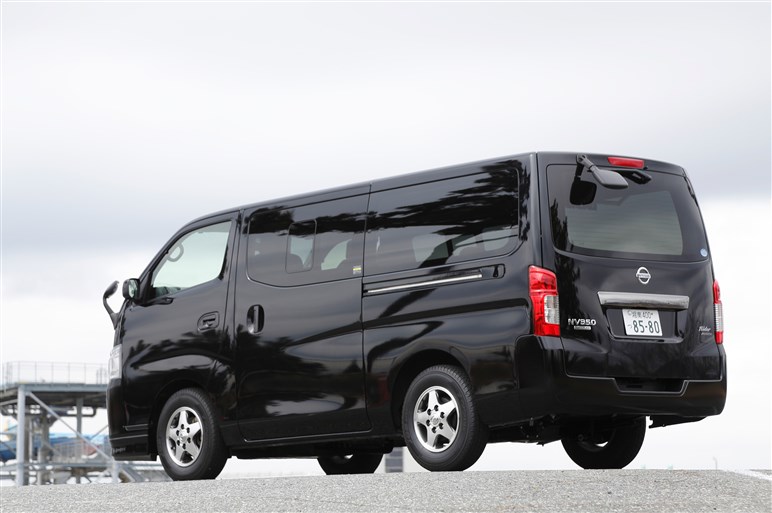日産の“はたらくクルマ”と海外専用ピックアップにイッキ乗り