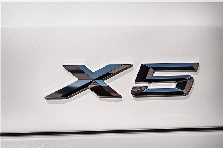 BMW、X5をフルモデルチェンジ。デザインはキープコンセプトも大型化