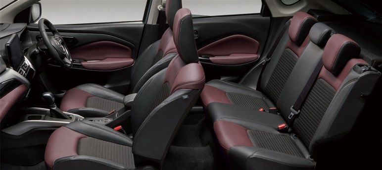 200万円台でも見栄え！ 「フロンクス」と「WR-V」買うならどっち？ 装備や走りでコスパ比較