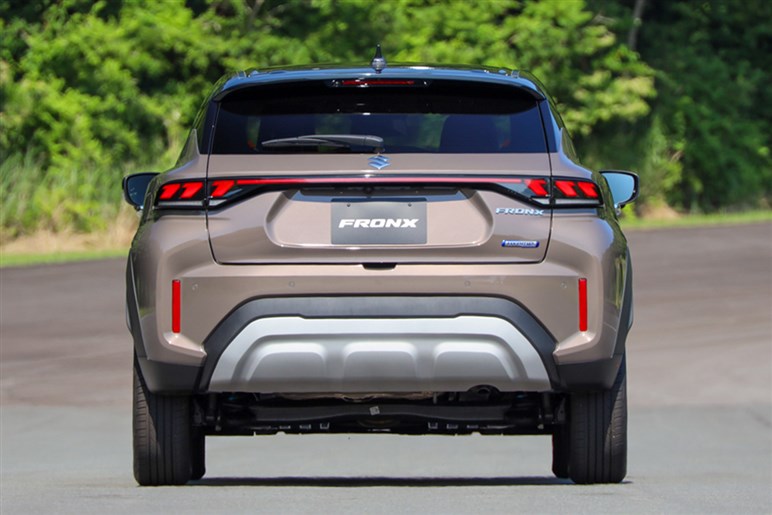 200万円台でも見栄え！ 「フロンクス」と「WR-V」買うならどっち？ 装備や走りでコスパ比較