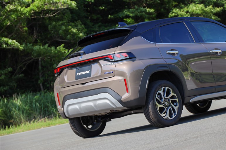 200万円台でも見栄え！ 「フロンクス」と「WR-V」買うならどっち？ 装備や走りでコスパ比較