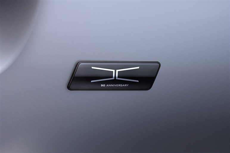 【装備充実】ミドルサイズSUV「F-PACE」にジャガー90周年特別仕様車を追加　917万円から