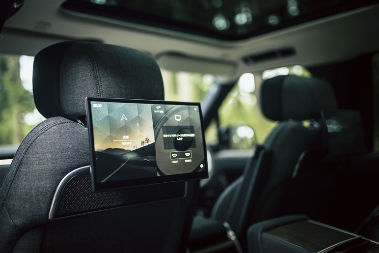 続々PHEV化で完成するレンジローバーの唯一無二の世界観。その裏で過激なV8モデルも準備中!?