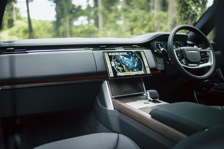 続々PHEV化で完成するレンジローバーの唯一無二の世界観。その裏で過激なV8モデルも準備中!?