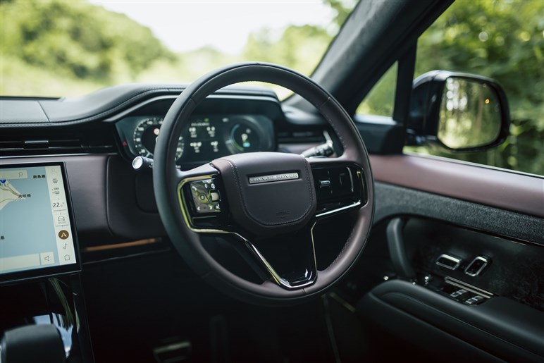 続々PHEV化で完成するレンジローバーの唯一無二の世界観。その裏で過激なV8モデルも準備中!?