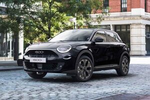 フィアット『600ハイブリッド』に初採用のブラックをまとう限定車“ネロ・チネマ”を導入