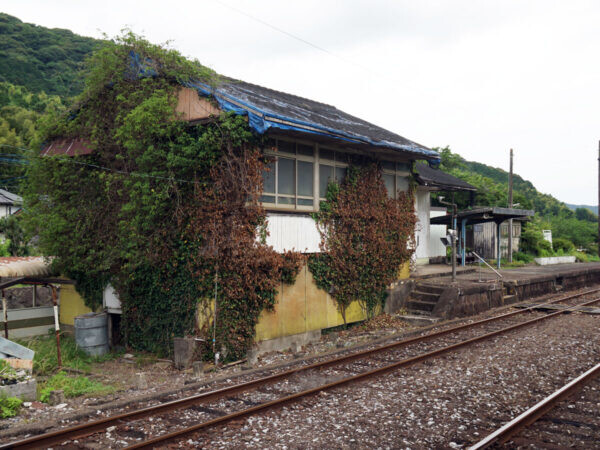 衝撃!!「日本一のオンボロ駅」に行ってみた 一時は立入禁止も“復活” 「ほんものの古さ」がここに!?