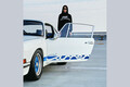 ポルシェ　911カレラRS 2.7の50周年を記念した日本限定のフード付きスウェットを発売