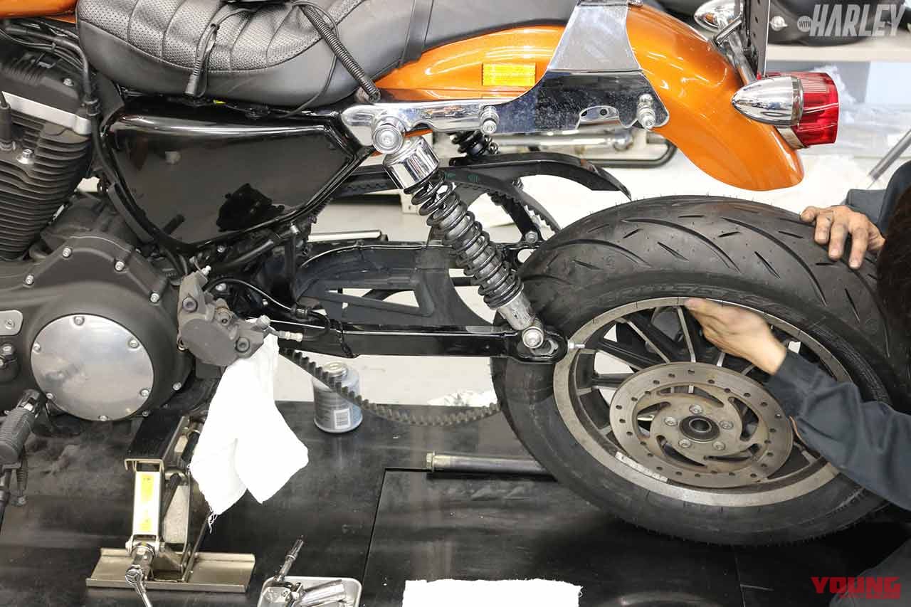ハーレー スポーツスター8rのタイヤをメッツラー クルーズテックに換装してみた Webヤングマシン 自動車情報サイト 新車 中古車 Carview