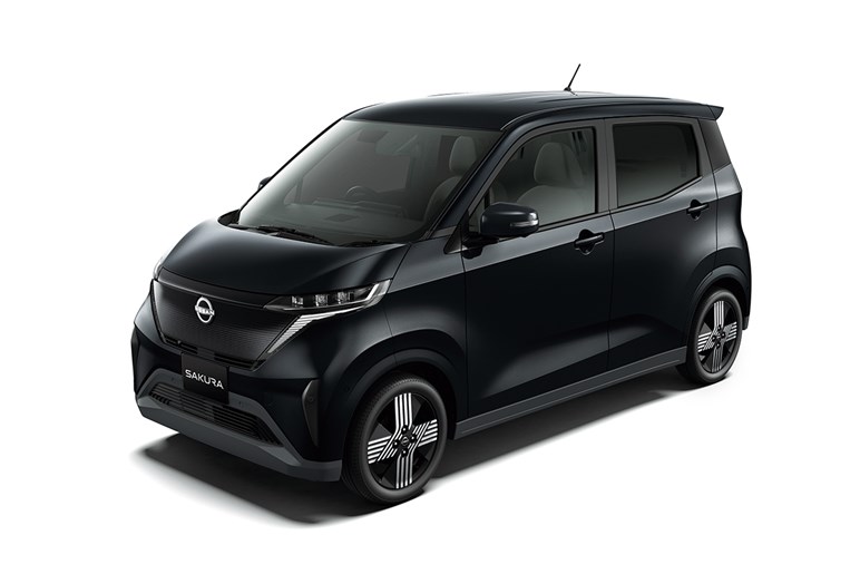 前年比3割減の日産「サクラ」は“売れていない”のか？ 購入者のリアルな評価と軽EV市場の動向