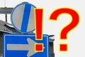 意味を知らないと「免許返納」かも!? 道路にある謎の「青い斜めライン」って一体何？無視すれば「迷惑運転」になる可能性も…“超重要な意味”とは
