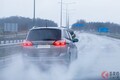 ワイパーも効かない！ 激しい「ゲリラ豪雨」に対抗する「事前準備」あった！ クリアな“視界”確保する「ウラ技」とは